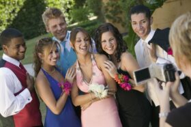 teens using social media for prom 