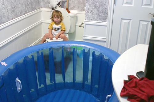 toddler pooping birthing tub