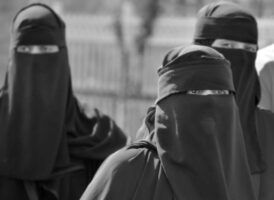 muslim women in niqab