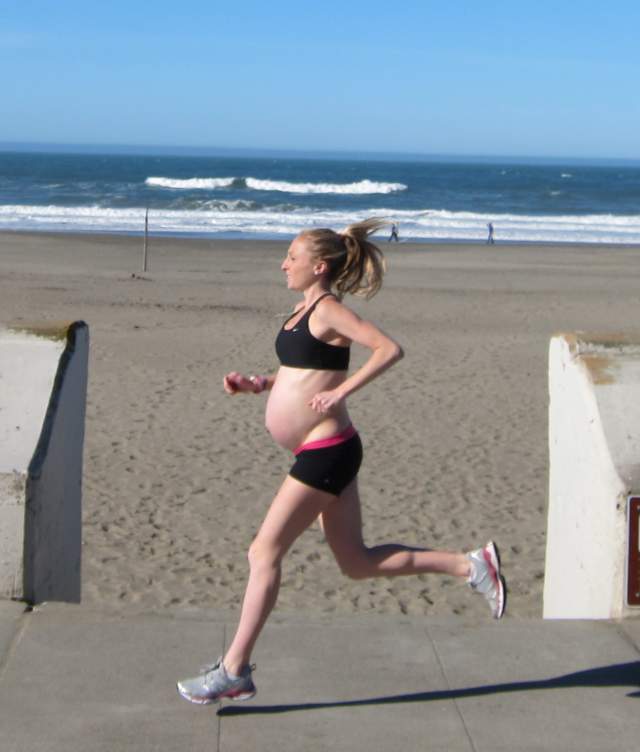 running-pregnant-on-beach