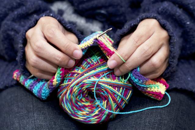 hands-knitting