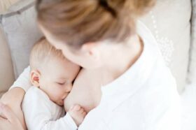 Mom-breastfeeding