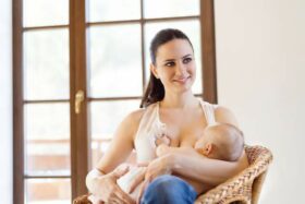breastfeeding-mom-with-baby-smiling