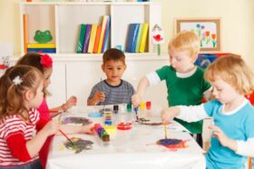 kids-painting-at-daycare