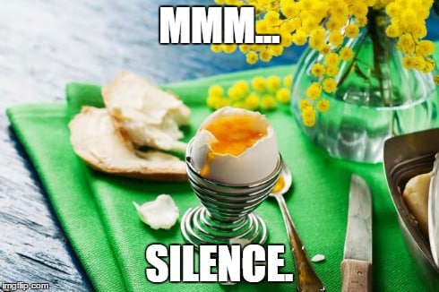 breakfast-place-setting-with-egg